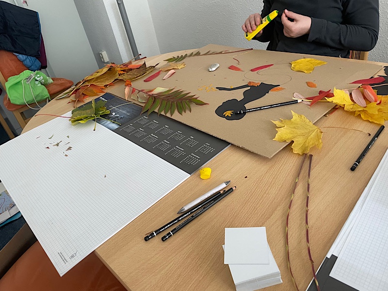 Erfahrungen sammeln und wachsen – mein Jahresrückblick 2022,
Workshop mit Jugendlichen,
künstlerische Gestaltung mit Naturmaterialien