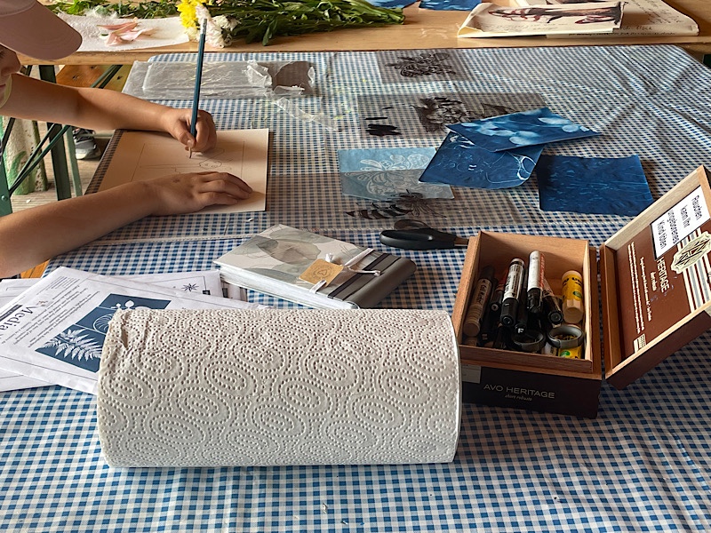 Erfahrungen sammeln und wachsen – mein Jahresrückblick 2022,
Workshop mit Kindern,
Cyanotypie