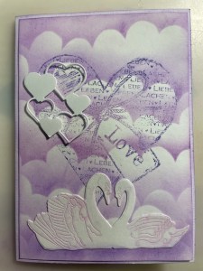 Lila Karte mit Schwänen