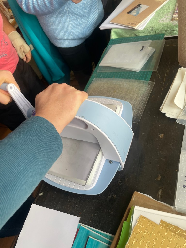 Foto mit Stanz- und Prägemaschine
Kerstin Dähne